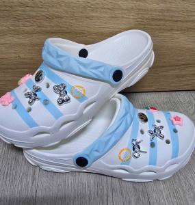 mẫu giày QC kẻ sọc