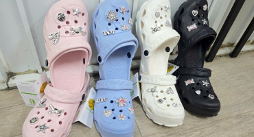 Dép Sục Nữ Q.B Gắn Charm Cao Cấp – Nhẹ Êm, Thời Trang, Đủ Size 37–40
